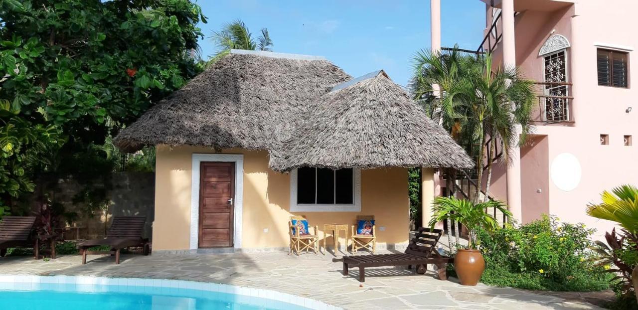 Luxury Villa Soleil, Galu Diani Beach Exterior photo